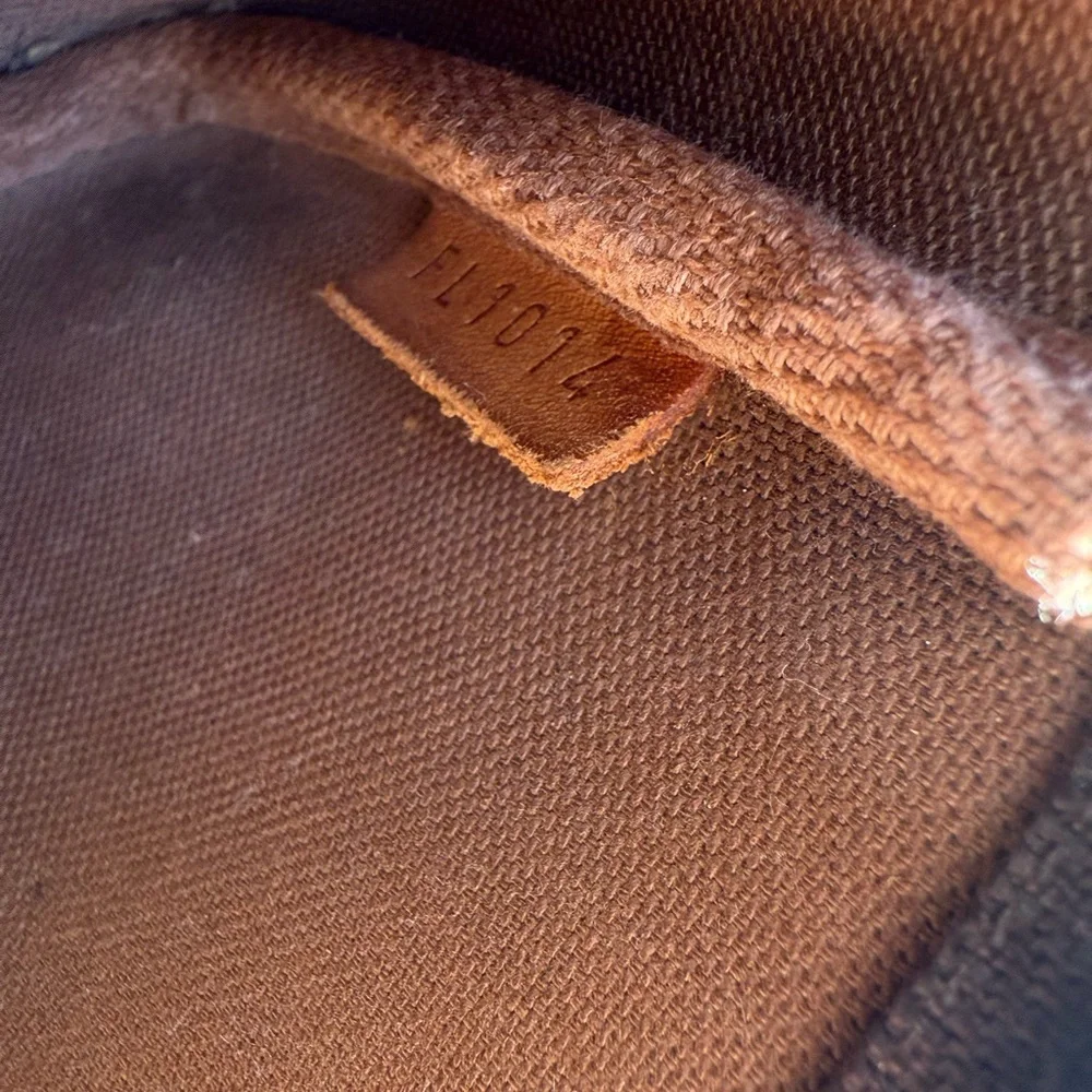 LV Mini Pochette - Picture 9 of 15